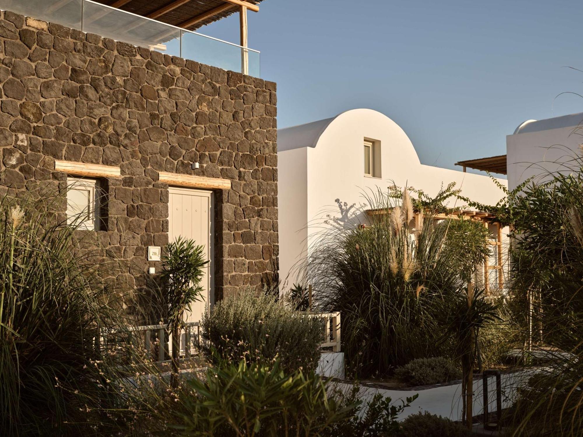 Sea Breeze Santorini Beach Resort, Curio By Hilton Agios Georgios  Exterior photo