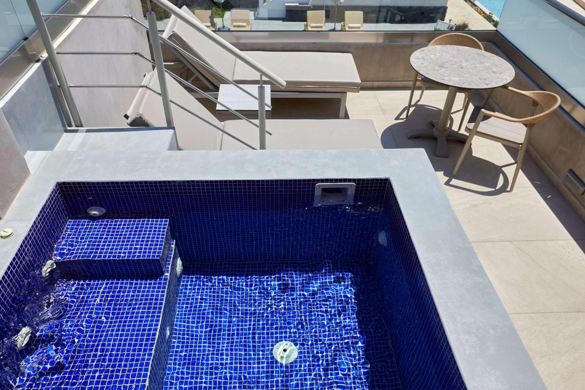 Sea Breeze Santorini Beach Resort, Curio By Hilton Agios Georgios  Exterior photo