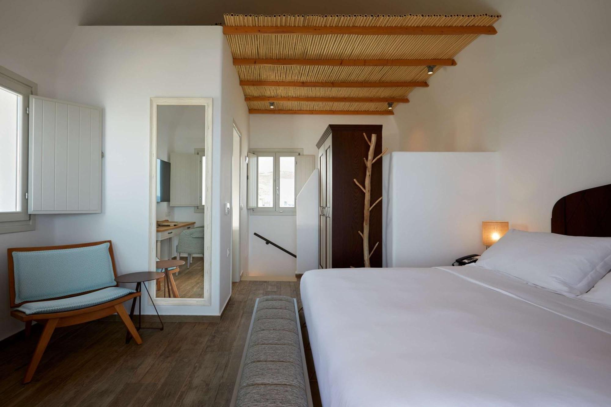 Sea Breeze Santorini Beach Resort, Curio By Hilton Agios Georgios  Exterior photo