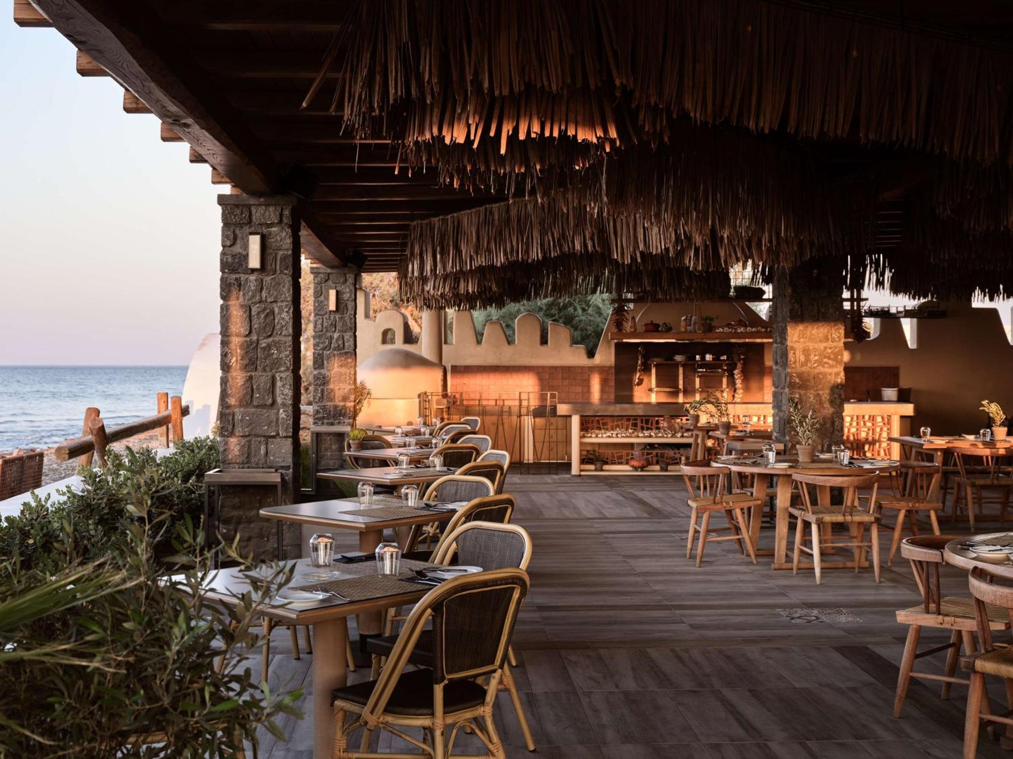 Sea Breeze Santorini Beach Resort, Curio By Hilton Agios Georgios  Exterior photo
