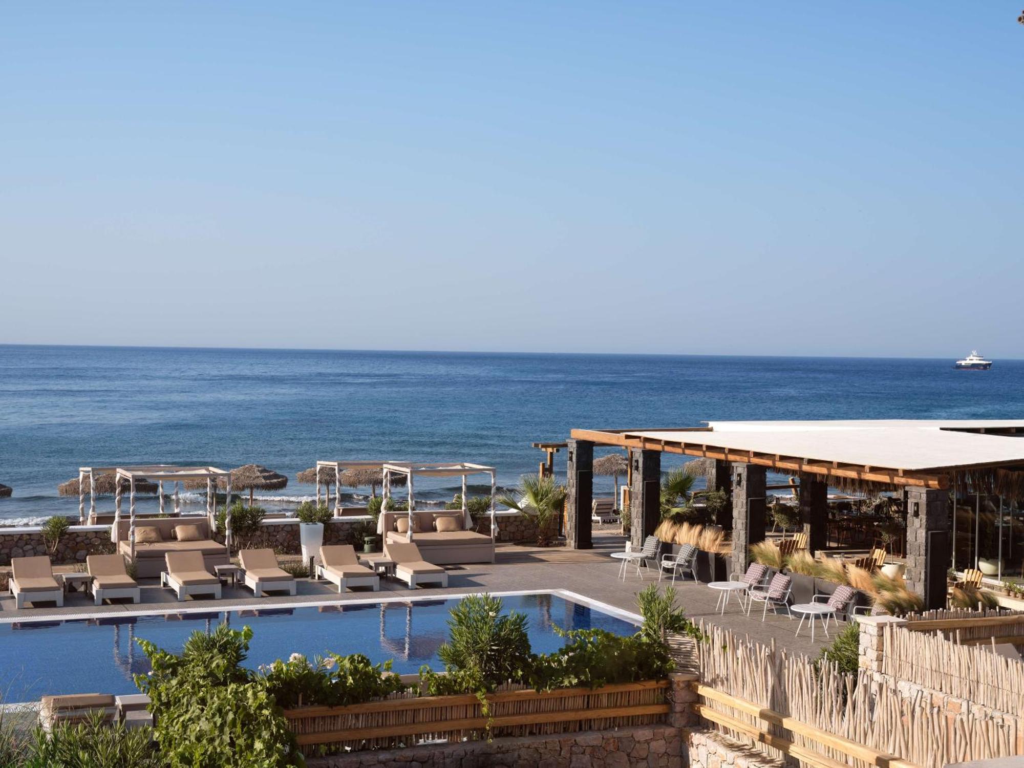 Sea Breeze Santorini Beach Resort, Curio By Hilton Agios Georgios  Exterior photo