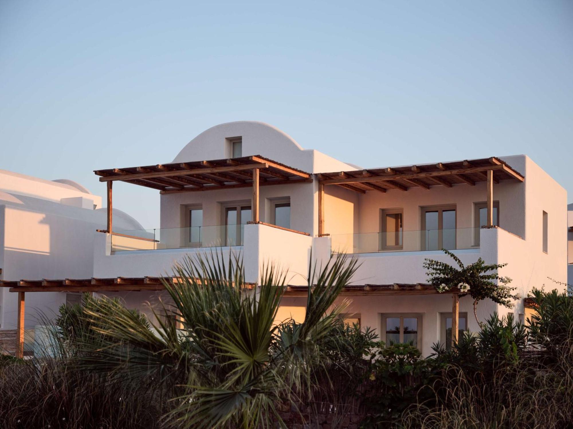 Sea Breeze Santorini Beach Resort, Curio By Hilton Agios Georgios  Exterior photo
