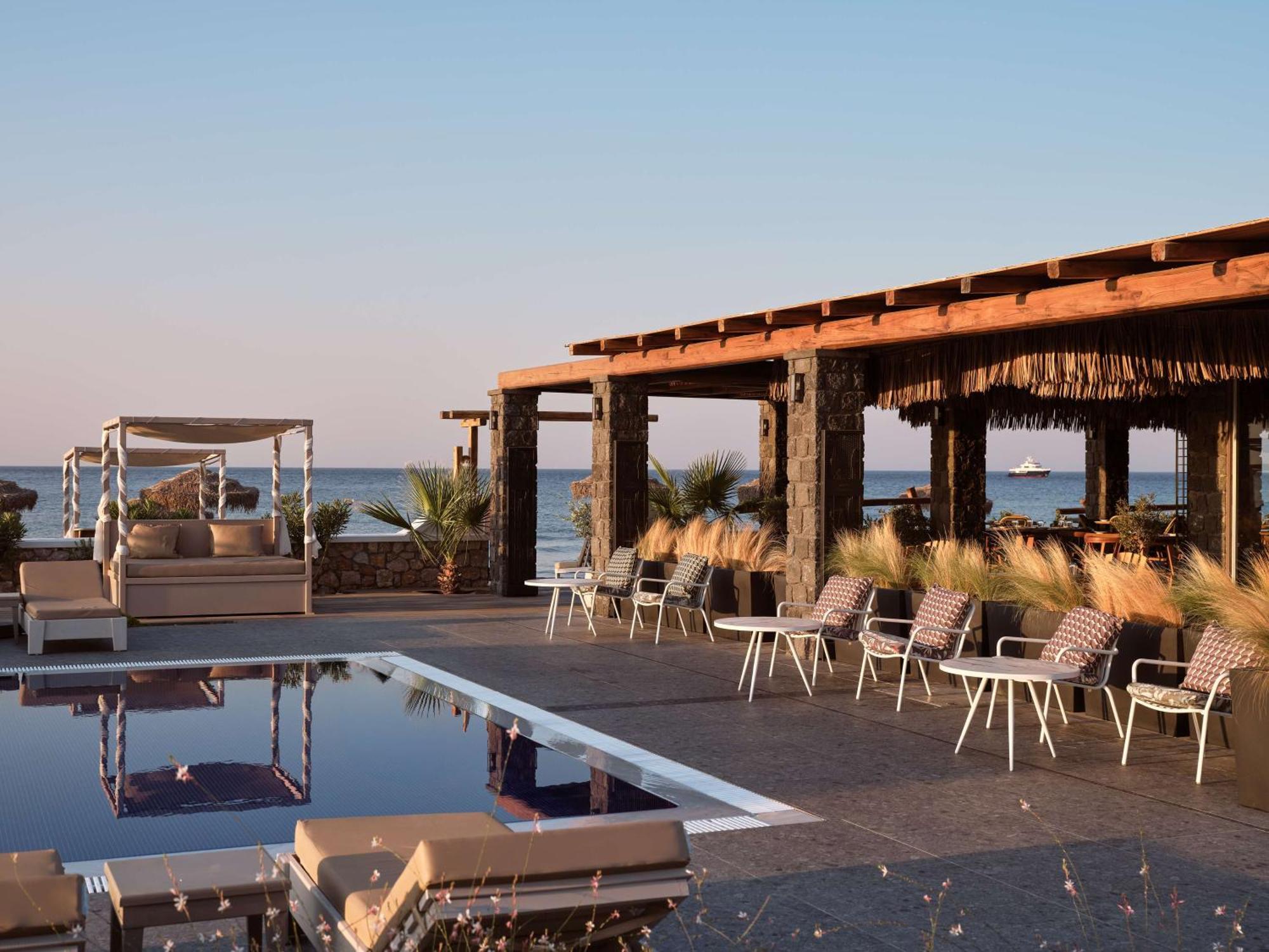 Sea Breeze Santorini Beach Resort, Curio By Hilton Agios Georgios  Exterior photo