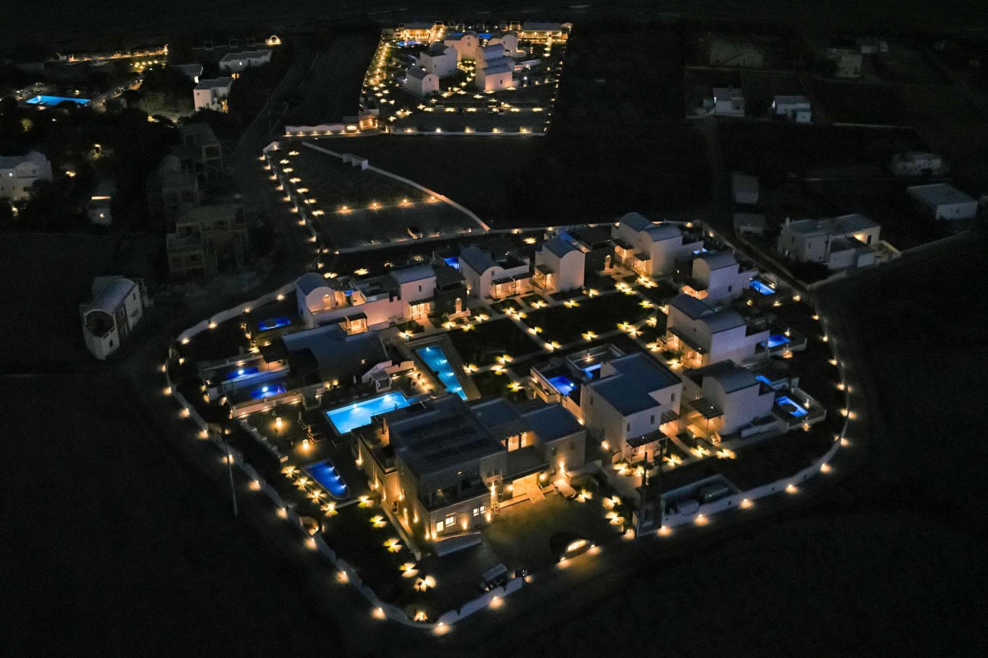 Sea Breeze Santorini Beach Resort, Curio By Hilton Agios Georgios  Exterior photo