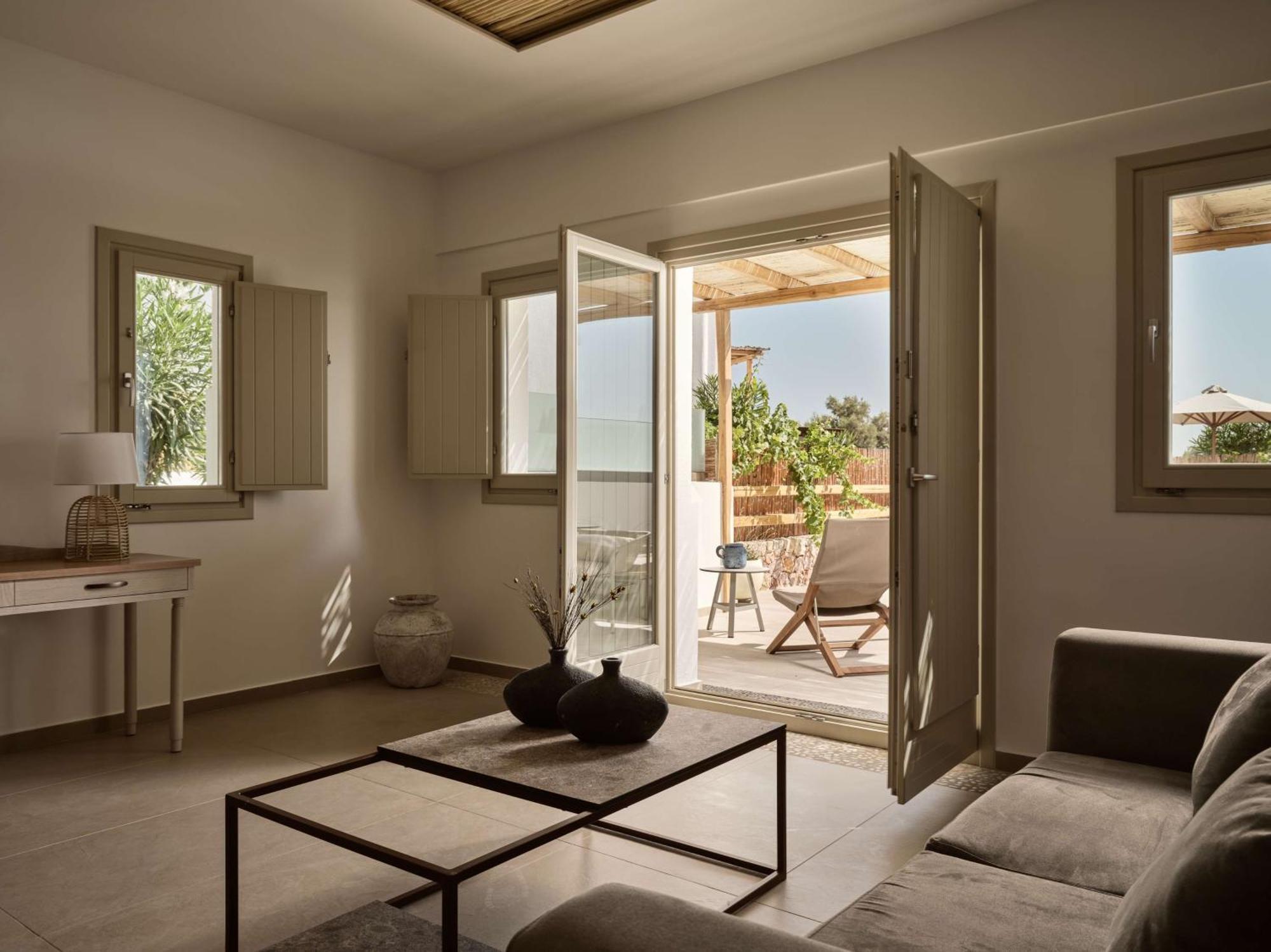 Sea Breeze Santorini Beach Resort, Curio By Hilton Agios Georgios  Exterior photo